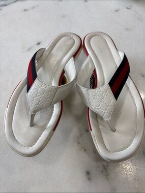 Gucci White Leather Flip Sandals with Red & Navy Web Stripe